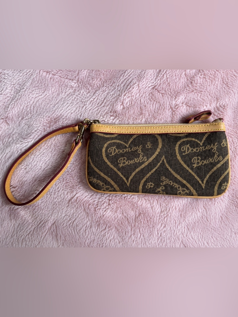 Vintage Dooney & Bourke wristlet Heart 8 X 4.5 Inches Excellent condition
